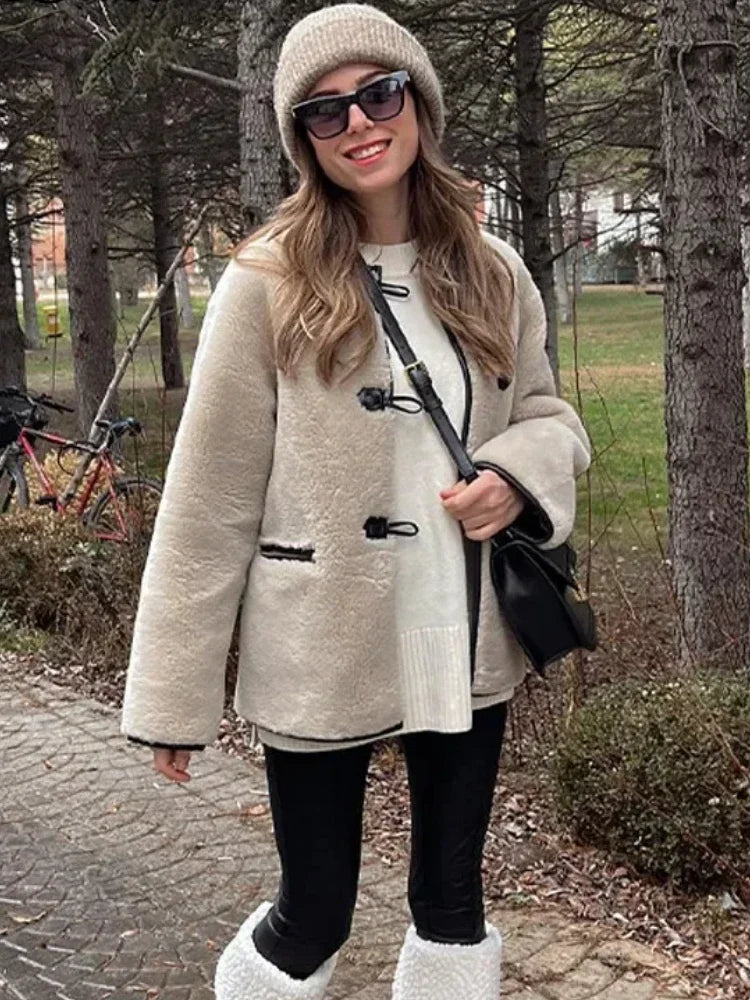 Intims - Veste Imitation Peau de Mouton avec Boutons en Cuir PU - 45289FR