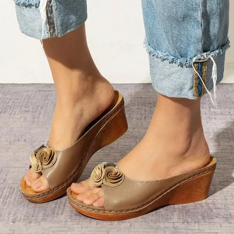 Mules Compensées à Fleurs en Cuir PU