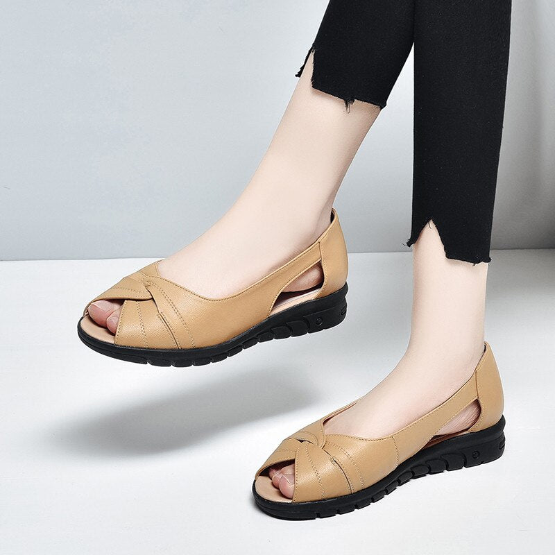Sandales plates et bout ouvert - Cuir