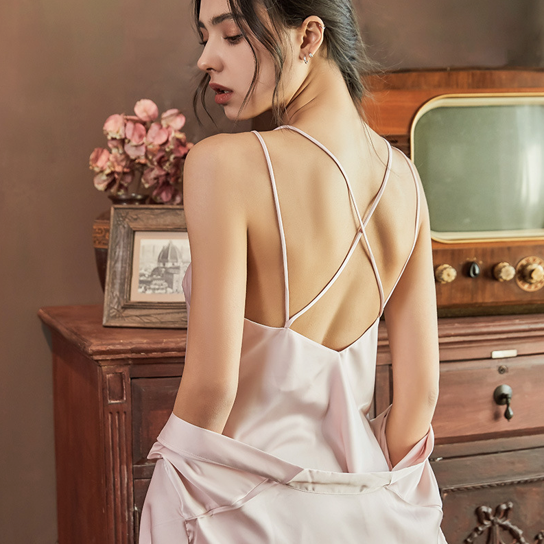 Intims - Nuisette courte en Satin à brettelles croisées