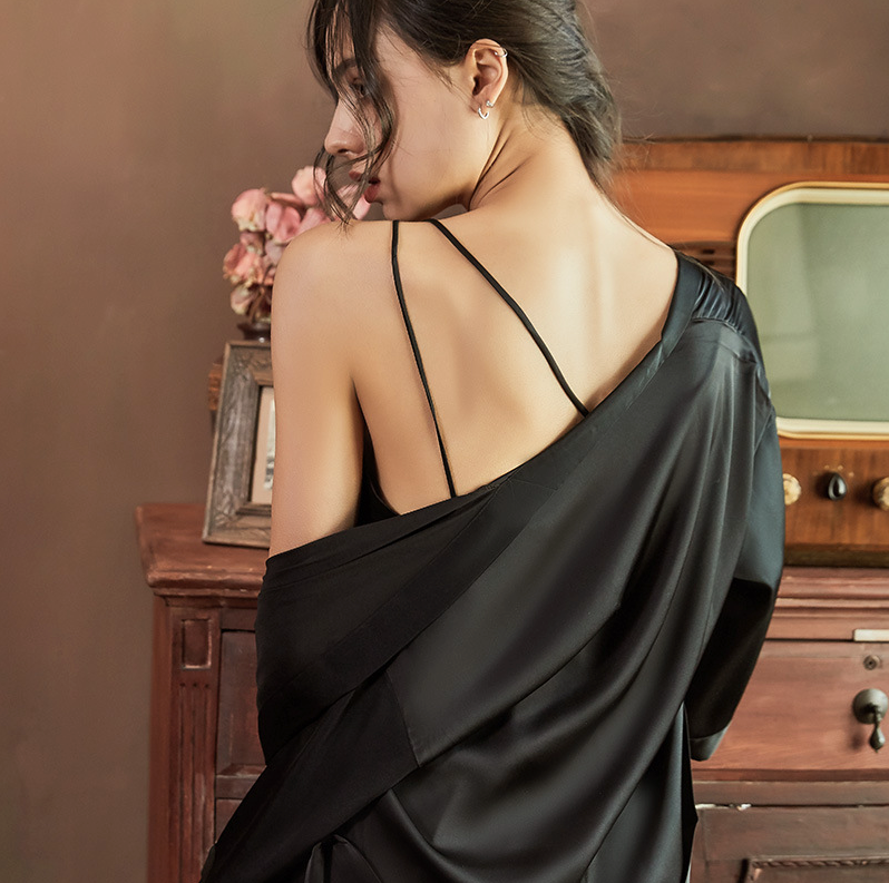 Intims - Nuisette courte en Satin à brettelles croisées