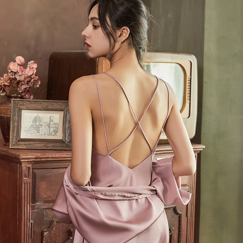 Intims - Nuisette courte en Satin à brettelles croisées
