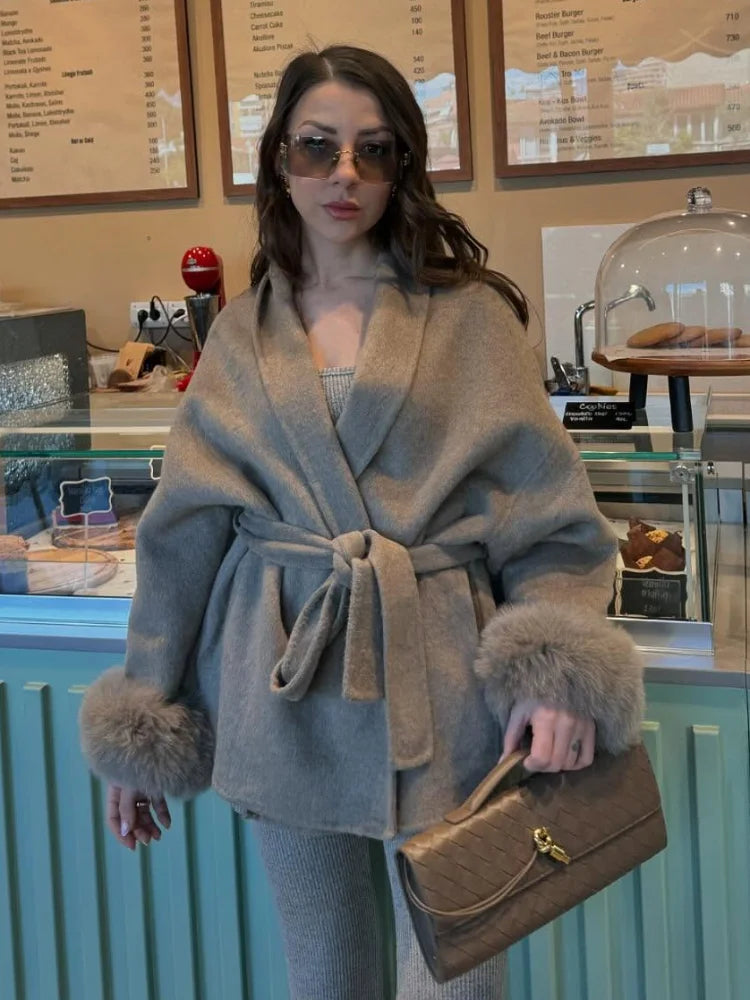 Manteau Mi-Long Ceinture à Nouer & Manches Fourrures