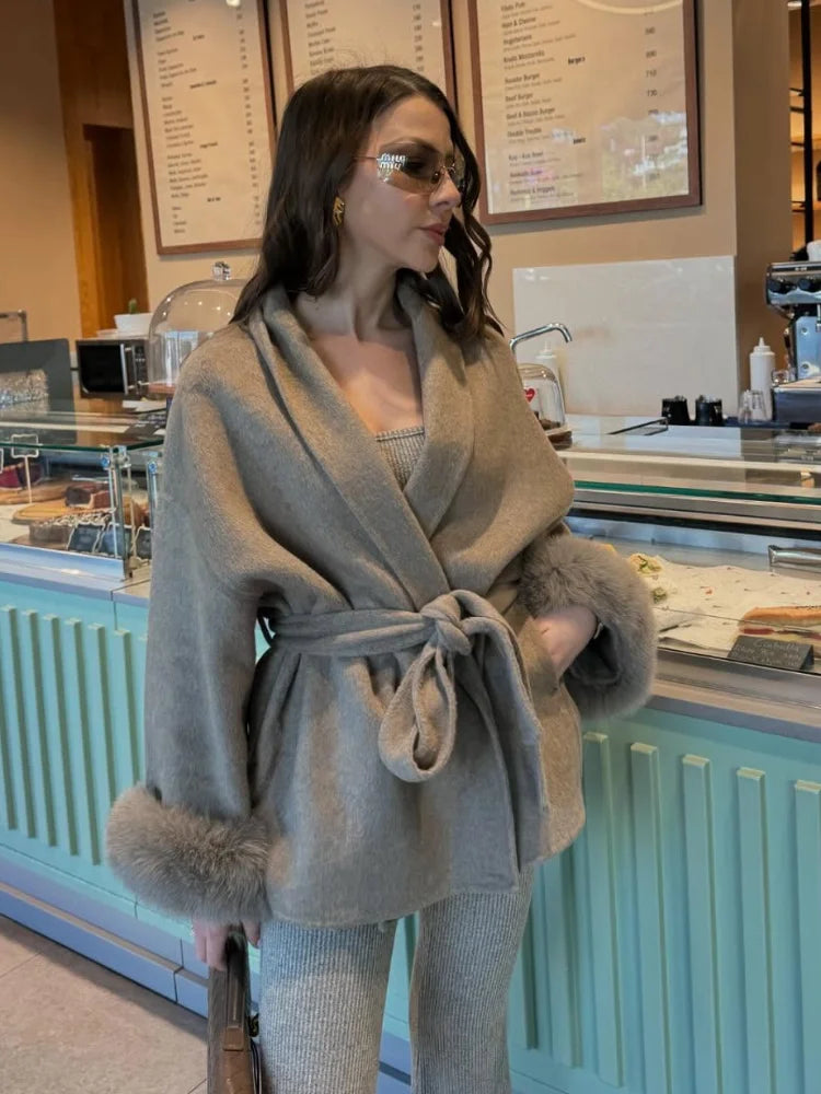 Manteau Mi-Long Ceinture à Nouer & Manches Fourrures