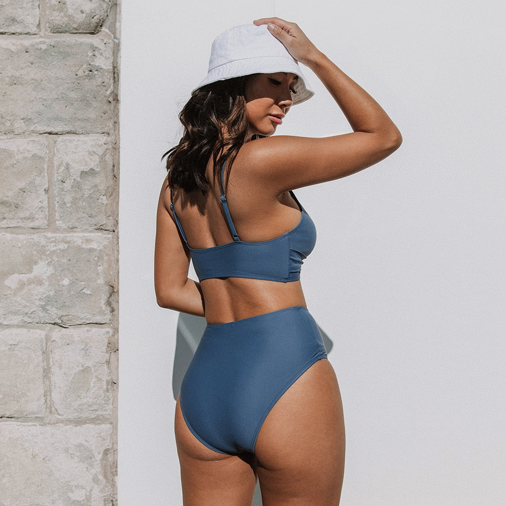 Bikini à taille haute avec bralette torsadée