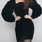 Intims - Robe noire en velours à col carré