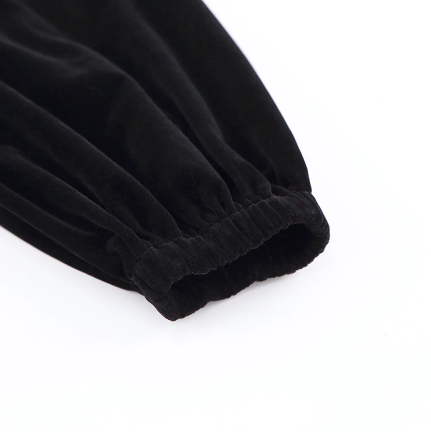 Intims - Robe noire en velours à col carré