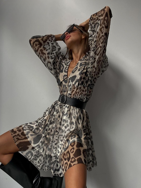 Short flowing leopard pattern dress with wide shirt collar