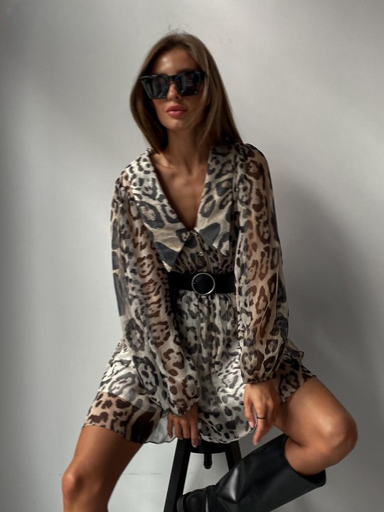 Short flowing leopard pattern dress with wide shirt collar