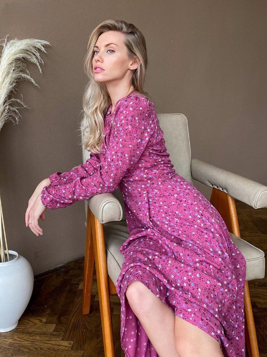 Robe longue rose à motif floral