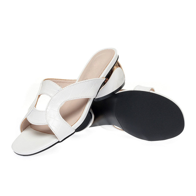 Summer sandals with leather heels