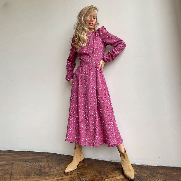 Robe longue rose à motif floral