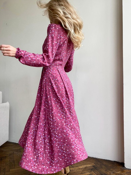 Robe longue rose à motif floral